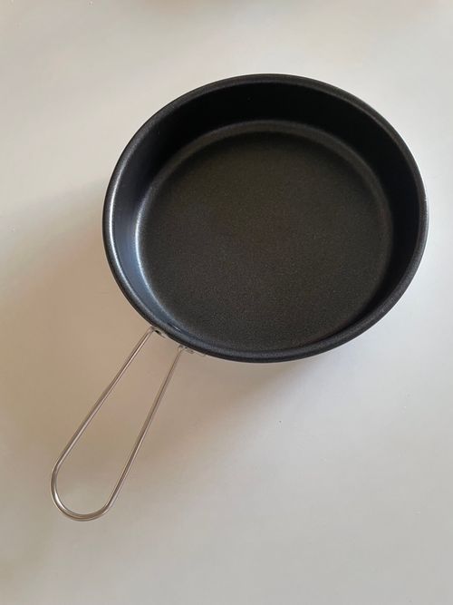 取っ手をたたんだ状態のミニパン16cm
