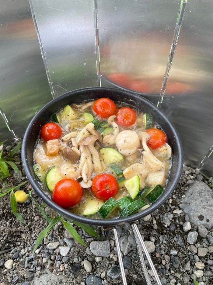 ミニパンで作ったトマトときのこ、ズッキーニのスープ煮
