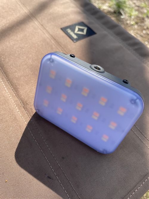 青白く点灯したCLAYMORE 3 ULTRA MINI