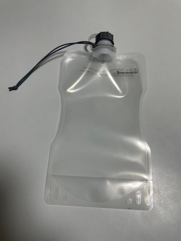 広げたEVERNEWウォーターキャリー900ml