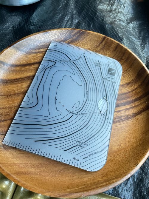 木皿に載せたFozzils Flex Board