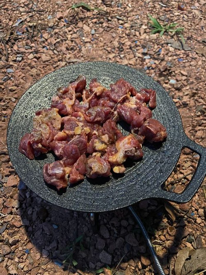 JHQマルチグリドル19cmに並べた角切りの生肉