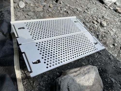 河原に設営したsnow peakオゼンライト