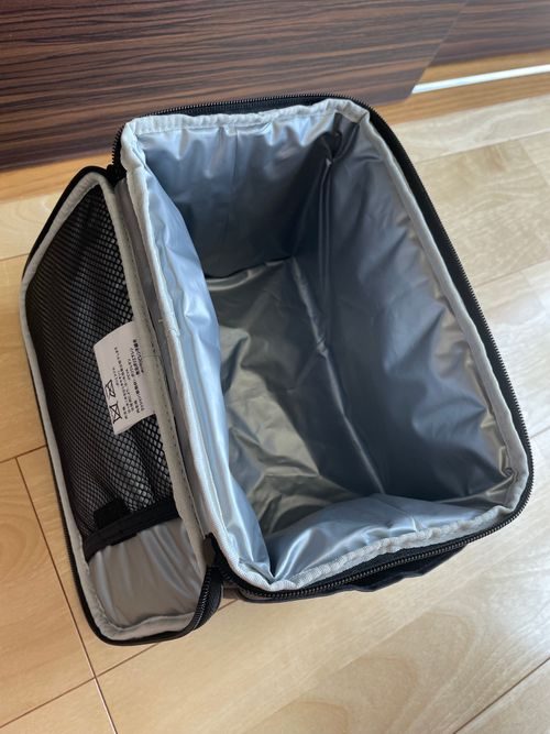 THERMOSソフトクーラー5Lの内部