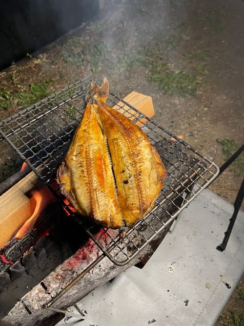 炭火で焼いたホッケ