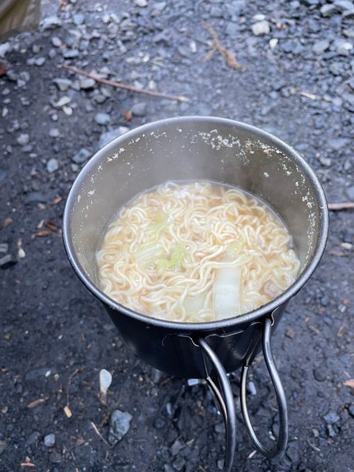 前夜のホルモン鍋スープで作ったインスタントラーメン